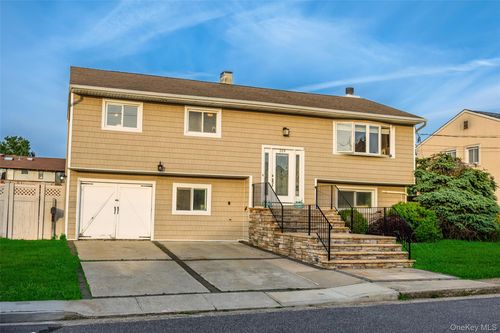 519 Nassau Ave, Freeport, NY, 11520-6320 | Card Image