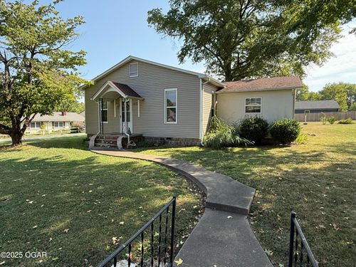 105 N Morgan St, Diamond, MO, 64840-7124 | Card Image