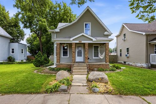711 7th St Sw, Cedar Rapids, IA, 52404-1911 | Card Image