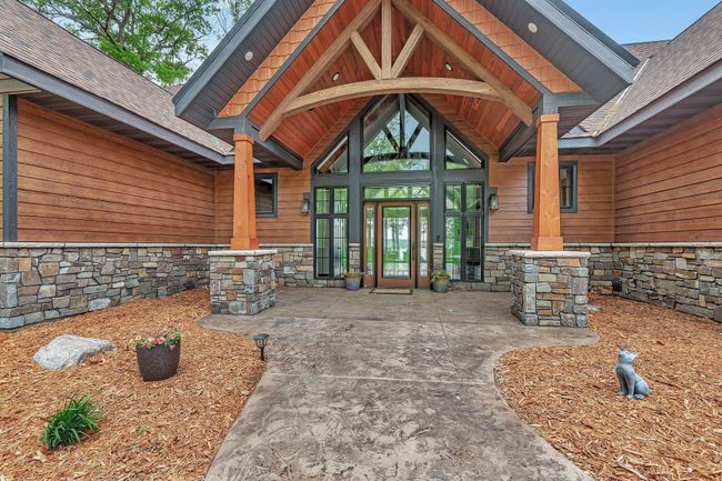 Grand Entrance to Lake Life. | Image 7