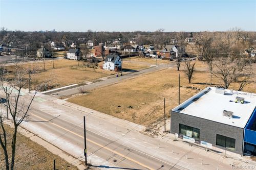 8911 Kercheval St, Detroit, MI, 48214-2926 | Card Image
