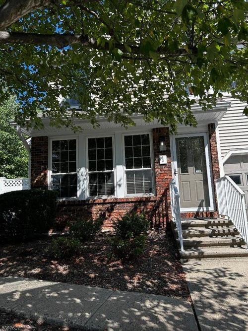 1 Pheasant Brook Ct, Bedminster, NJ, 07921-2037 | Card Image