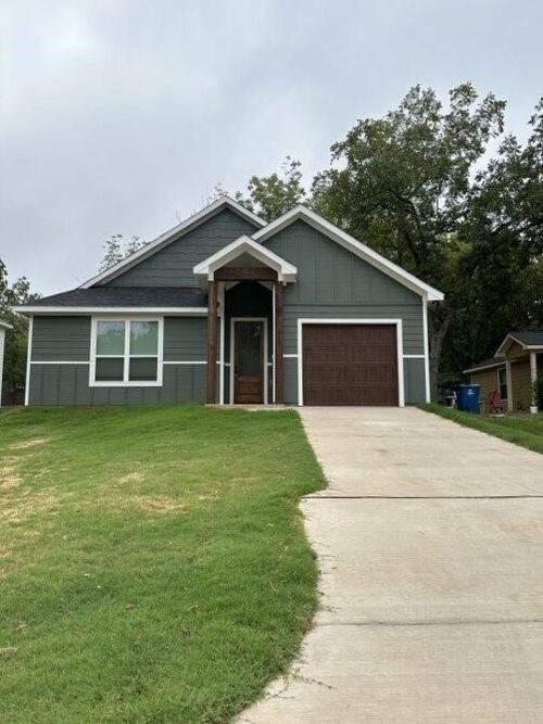 914 Baker St, Denison, TX, 75020-7508 | Card Image