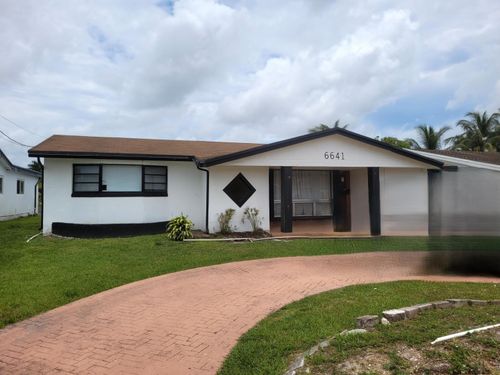 6641 Emerald Lake Dr, Miramar, FL, 33023-4915 | Card Image