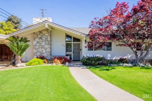 2420 C Street, Bakersfield, CA, 93301 | Card Image