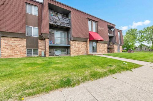 21640 Hillside #3c Drive, Clinton Charter Township, MI, 48035 | Card Image
