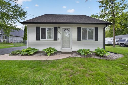 6354 Lapeer Rd, Burton, MI, 48509-2450 | Card Image