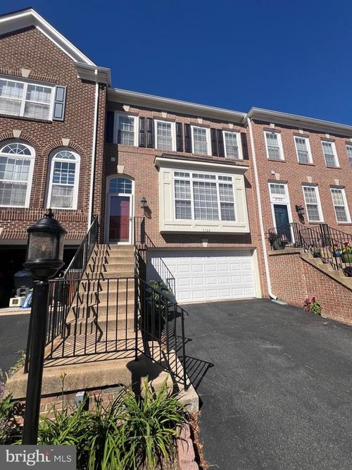 5722 Governors Pond Cir, Alexandria, VA, 22310-2339 | Card Image