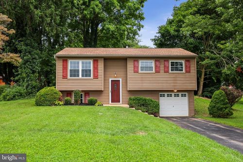 182 Claremont Dr, SEVEN VALLEYS, PA, 17360-9381 | Card Image