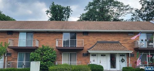 15 Cottage St, Midland Park, NJ, 07432-1906 | Card Image