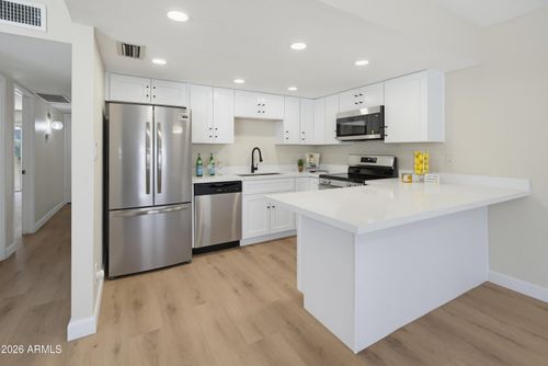 3-3033 N 39th St, Phoenix, AZ, 85018-7124 | Card Image