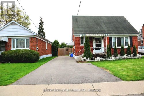 401 Elgin St E, Oshawa, ON, L1G1V1 | Card Image