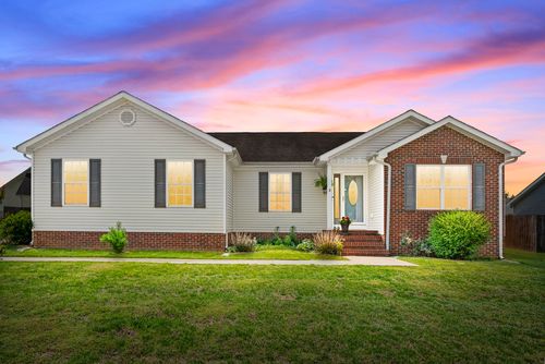 950 Wing Tip Cir, Hopkinsville, KY, 42240-8721 | Card Image