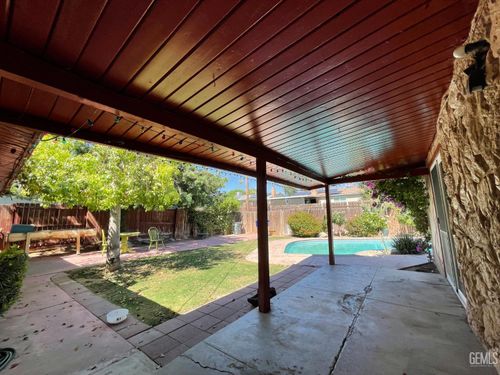 2813 Hollins St, Bakersfield, CA, 93305-2123 | Card Image