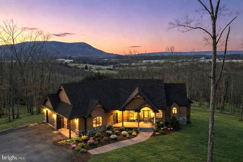 690 Comforter Ln, Middletown, VA, 22645-3684 | Card Image