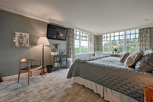 Owner's suite with ornamental molding and baseboards | Image 11