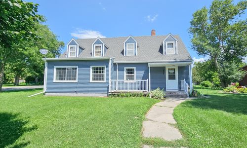 402 1st St, Belview, MN, 56214-4035 | Card Image