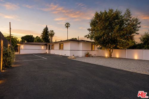 6033 Fallbrook Ave, Woodland Hills, CA, 91364 | Card Image