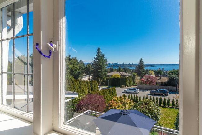 2115 Queens Avenue, House other with 5 bedrooms, 3 bathrooms and 4 parking in West Vancouver BC | Image 24