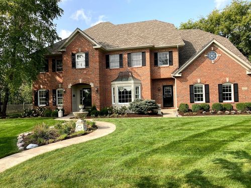 210 Persimmon Dr, St. Charles, IL, 60174-5604 | Card Image