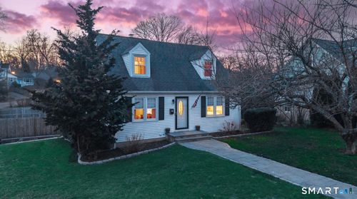 72 Glendale Dr, Stamford, CT, 06906-1220 | Card Image