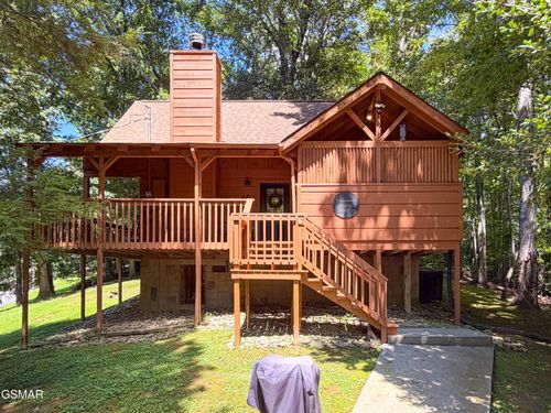 3653 Country Pines Way, Sevierville, TN, 37876-8788 | Card Image