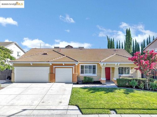 2107 Chicory Dr, Oakley, CA, 94561-3818 | Card Image