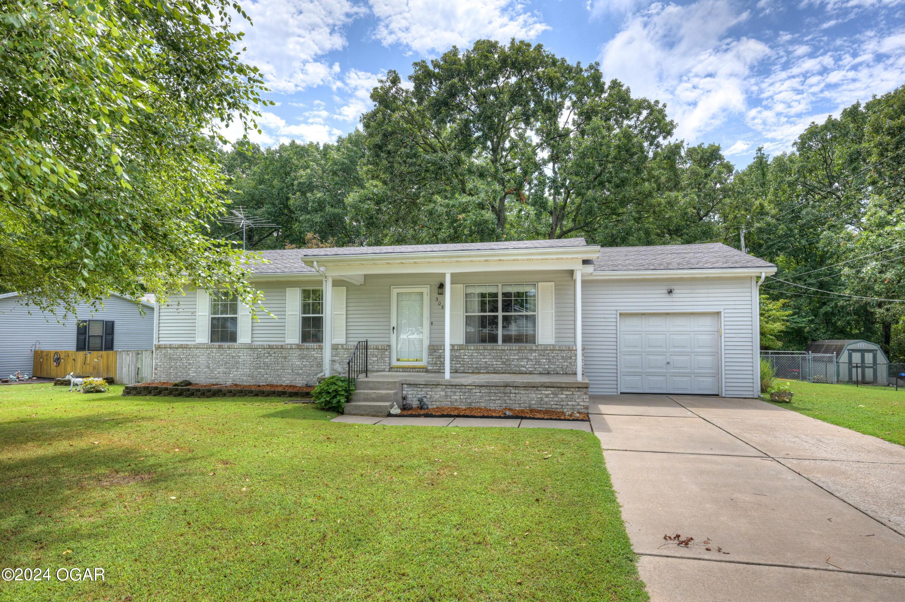 Barton Pl, Neosho, MO 64850