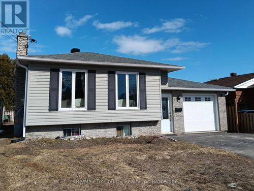 19 Belleview Cres, North Bay, ON, P1B8V2 | Card Image