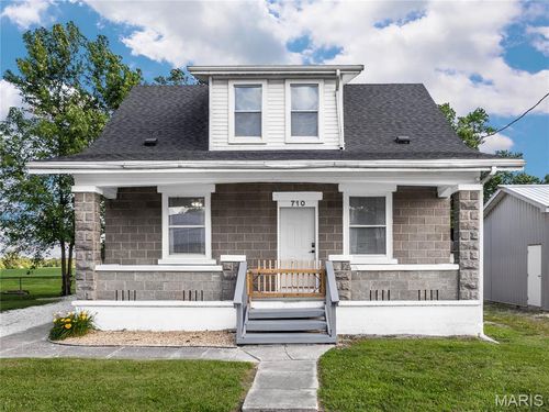 710 E Main St, Alhambra, IL, 62001-2238 | Card Image