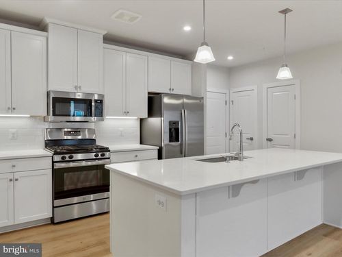 302-140 Mccormick Cir, WINCHESTER, VA, 22602 | Card Image