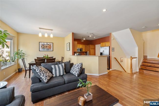 34 George Russell Way, Condo with 2 bedrooms, 3 bathrooms and null parking in Clifton NJ | Image 9