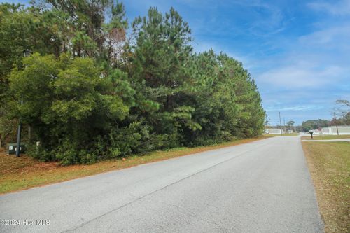 861 Roberts Rd, Newport, NC, 28570-3733 | Card Image