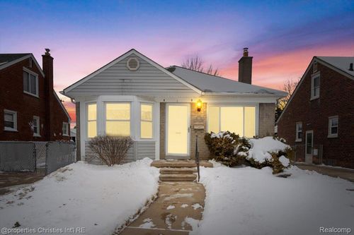 916 Harrison Blvd, Lincoln Park, MI, 48146-4218 | Card Image