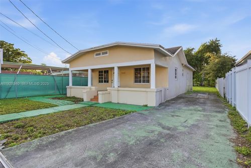 2642 Nw 24th Ave, Miami, FL, 33142-6516 | Card Image
