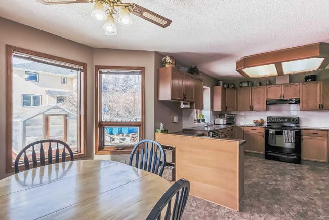 109 Hawkhill Road Nw, Home with 3 bedrooms, 3 bathrooms and 4 parking in Calgary AB | Image 13