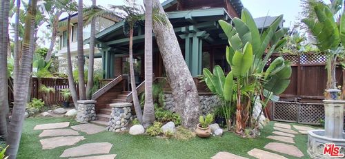 454 E Rustic Rd, Santa Monica, CA, 90402-1114 | Card Image