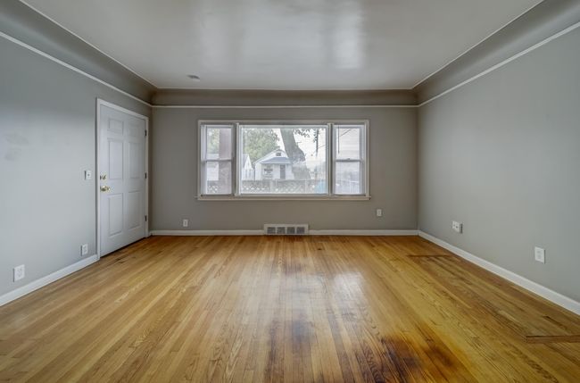27 Milton Ave, Home with 2 bedrooms, 1 bathrooms and null parking in Hazel Park MI | Image 5