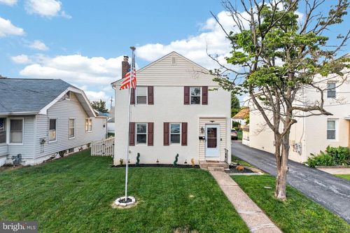 215 Ash Rd, WALLINGFORD, PA, 19086-7161 | Card Image