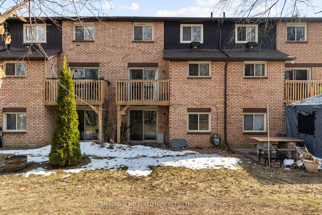 9 Evergreen Crt, Condo with 3 bedrooms, 3 bathrooms and 1 parking in Barrie ON | Image 32