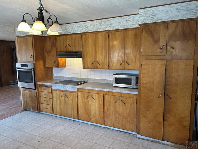 226 E 7 Th St, House other with 4 bedrooms, 2 bathrooms and 2 parking in Walsenburg CO | Image 6