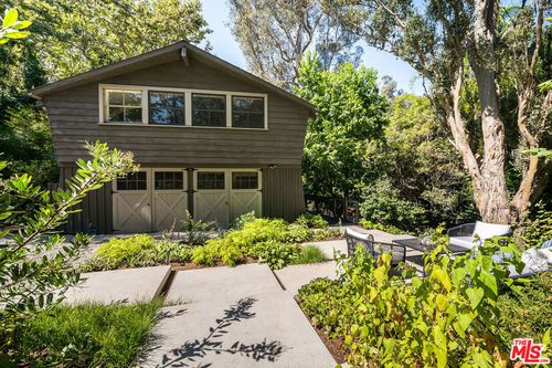 689 Brooktree Rd, Santa Monica, CA, 90402-1021 | Card Image