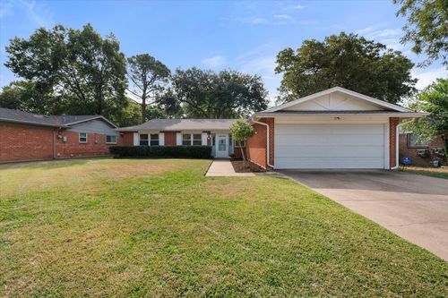 2700 Norwood Ln, Arlington, TX, 76013-1247 | Card Image