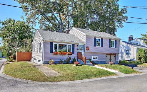 18 Tuscola Ave, North Providence, RI, 02904-4232 | Card Image
