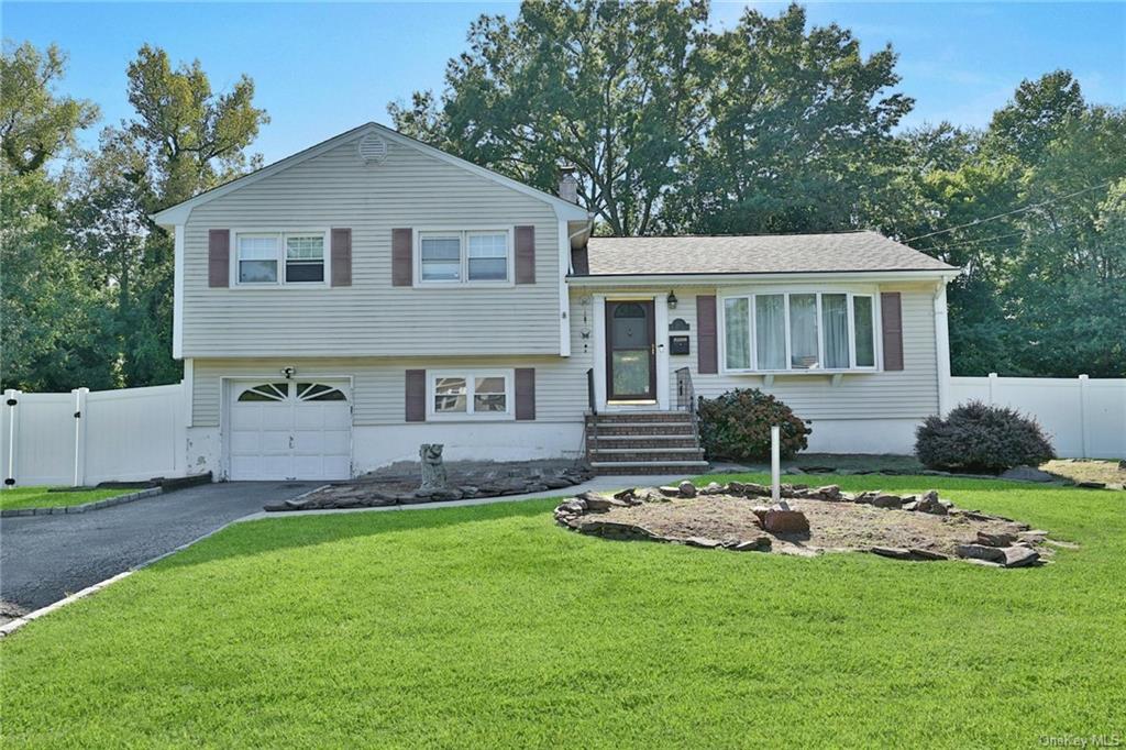 Pine Tree Ln, Tappan, NY 10983