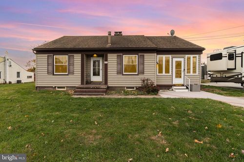 201 S Water St, New Oxford, PA, 17350-9501 | Card Image