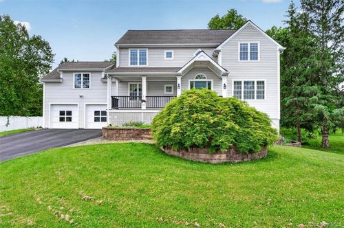 4 Bayberry Ln, Poughkeepsie, NY, 12603-4924 | Card Image
