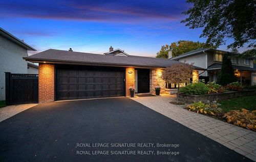 16 Kingsborough Cres, Etobicoke, ON, M9R2T9 | Card Image