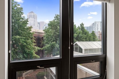 apt-209-500 E Grant St, Minneapolis, MN, 55404-1424 | Card Image