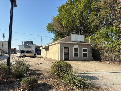 111 W 5th St, Justin, TX, 76247-9622 | Card Image